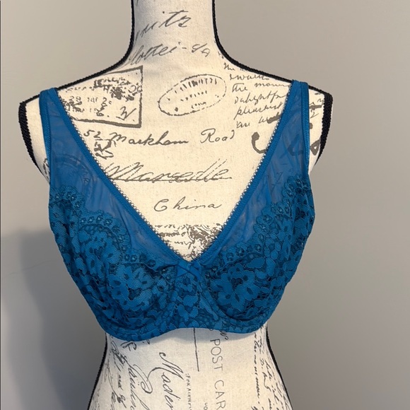 Victoria's Secret Other - EUC Victoria’s Secret Elegant Blue Lace Underwire Bra - 40D